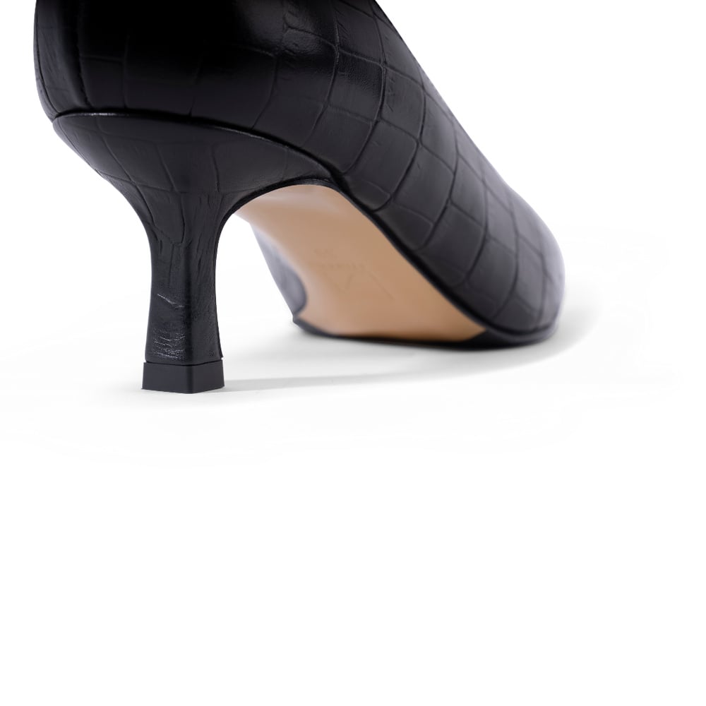Maya Pump 6 Black Pattern