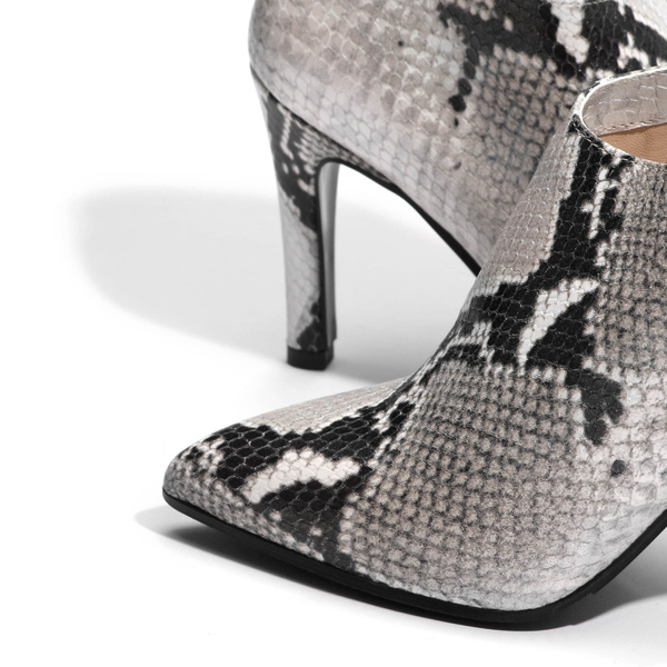 Linda - Grey Patterned