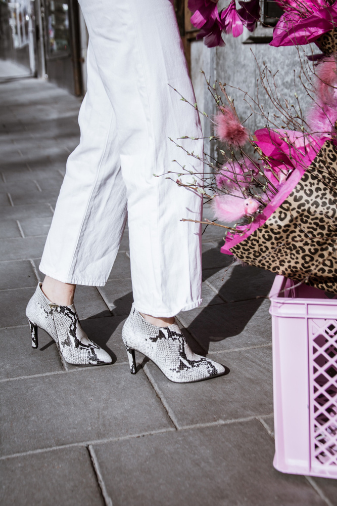 Linda - Grey Patterned