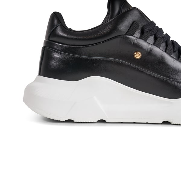 Nova Sneaker - Black Leather